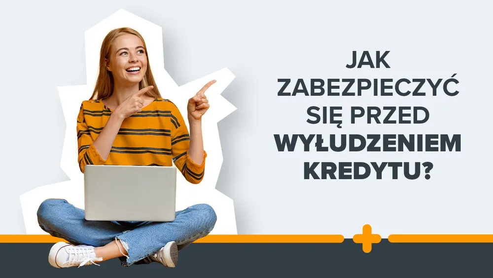 Uśmiechnięta kobieta siedzi z laptopem i wskazuje na napis "Jak zabezpieczyć się przed wyłudzeniem kredytu?"